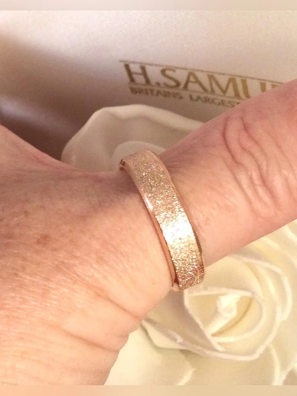 NWT Rose Gold Tone Stardust Band Ring sz 6
